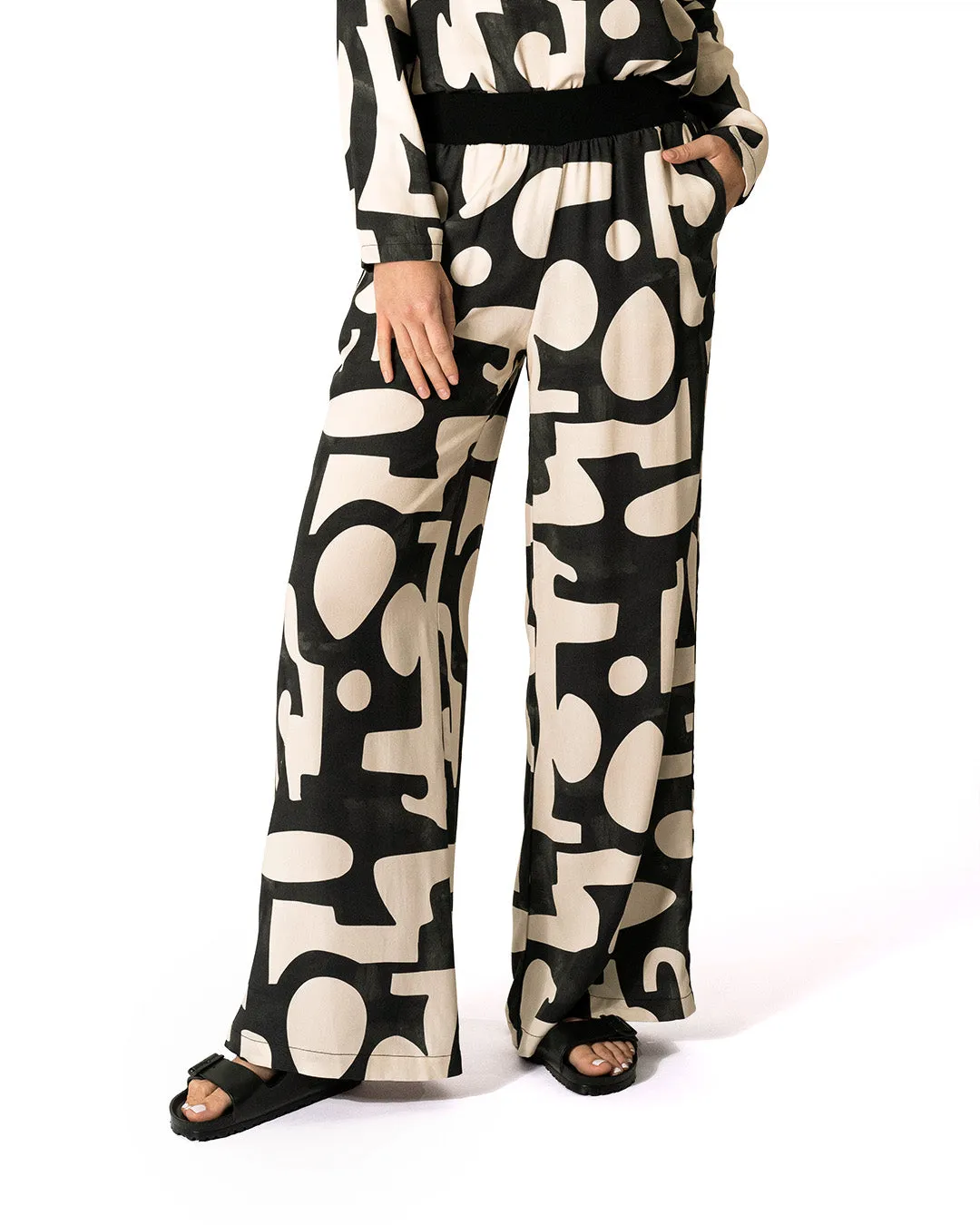 Daniela Pants - Graphic Print