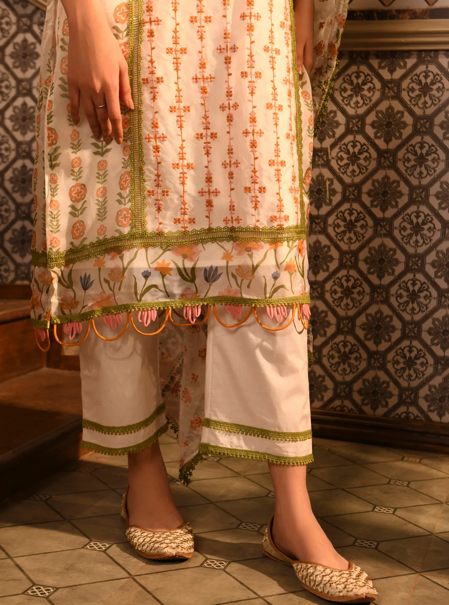 Mulmul Organza Padmini White Kurta With Mulmul Cotton Padmini White Pant